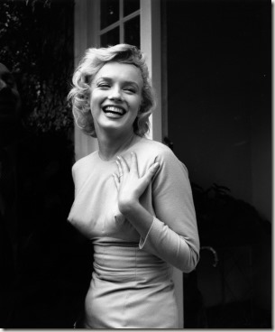 Marilyn-Monroe-at-home